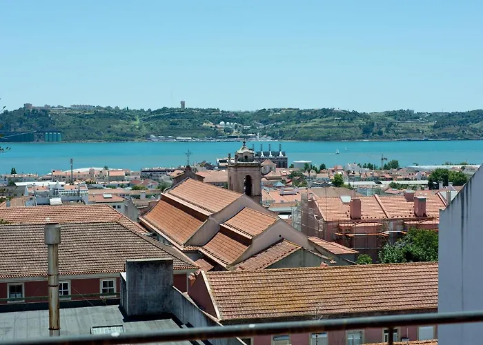 Апартаменты Ambassador River View *